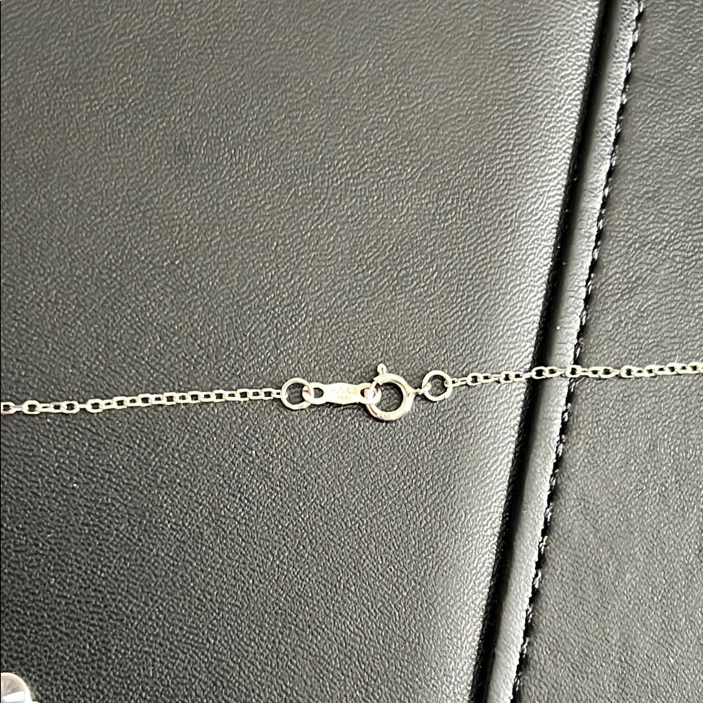 Elegant 14k gold Necklace with cubic zirconia 8 stones. Excellent condition. - Picture 2 of 3